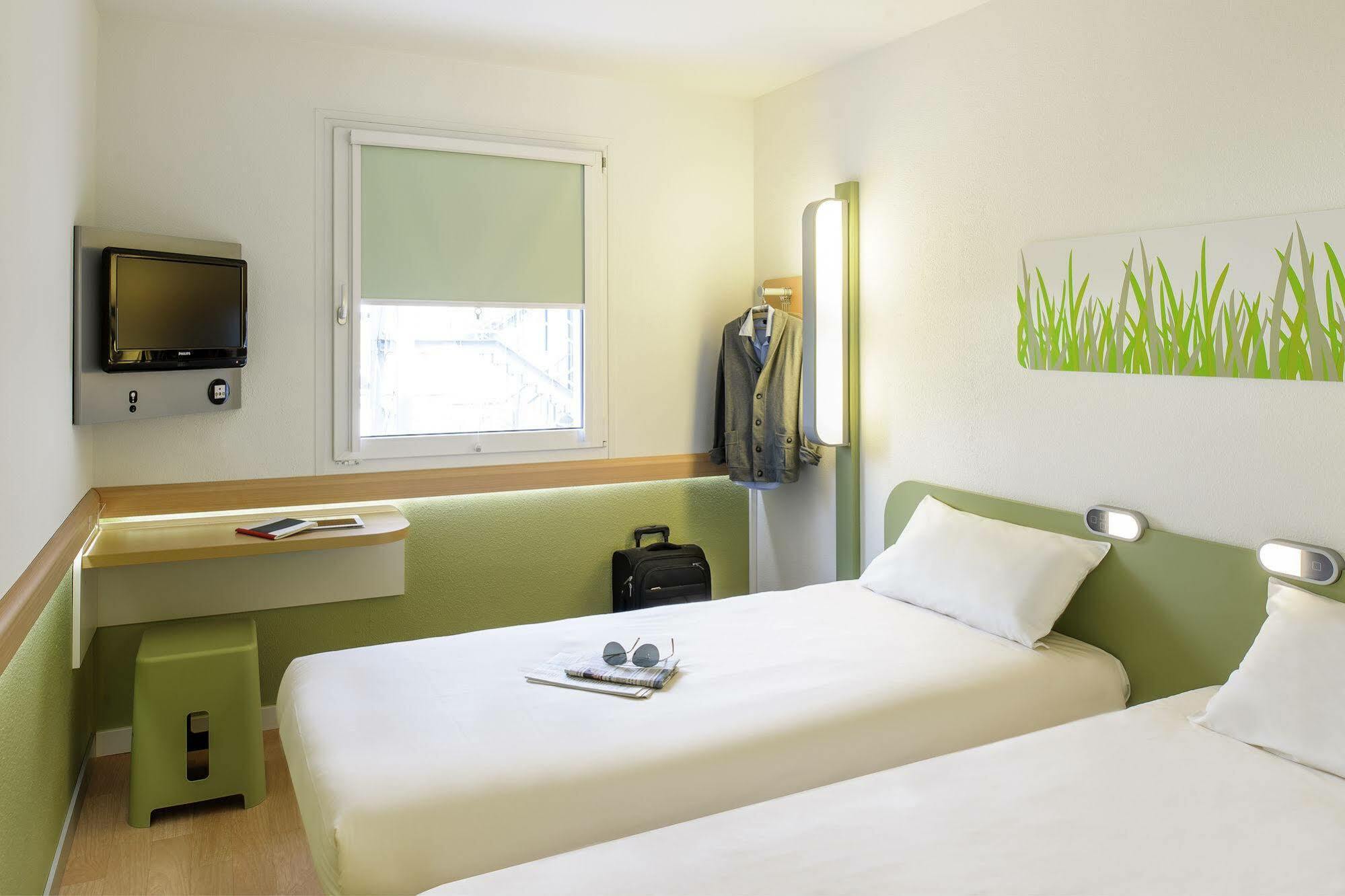 Ibis Budget Fontainebleau Avon Exterior photo