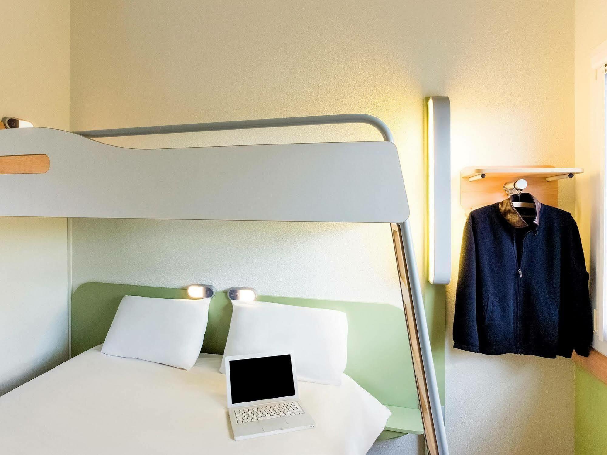 Ibis Budget Fontainebleau Avon Exterior photo