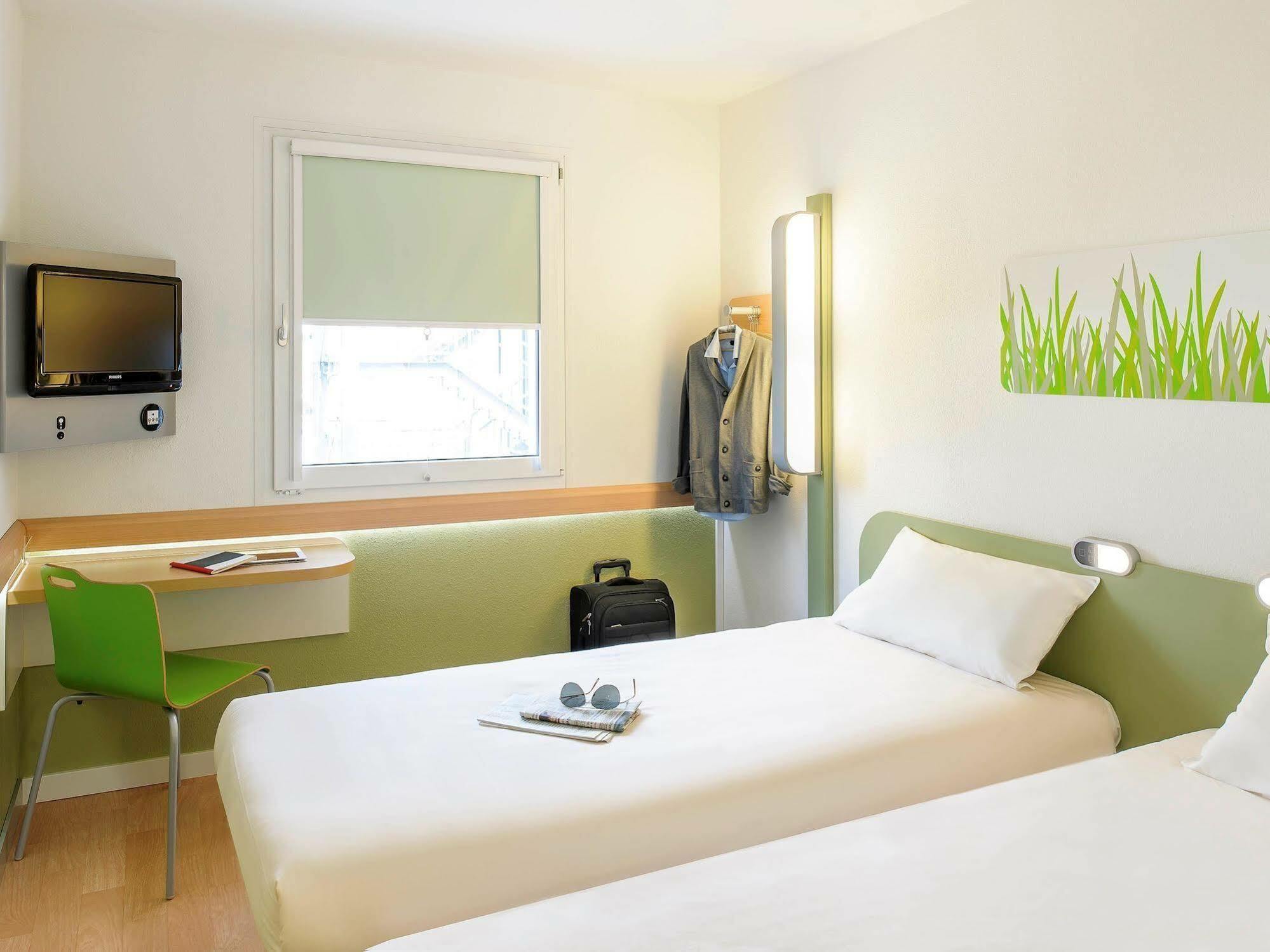 Ibis Budget Fontainebleau Avon Exterior photo