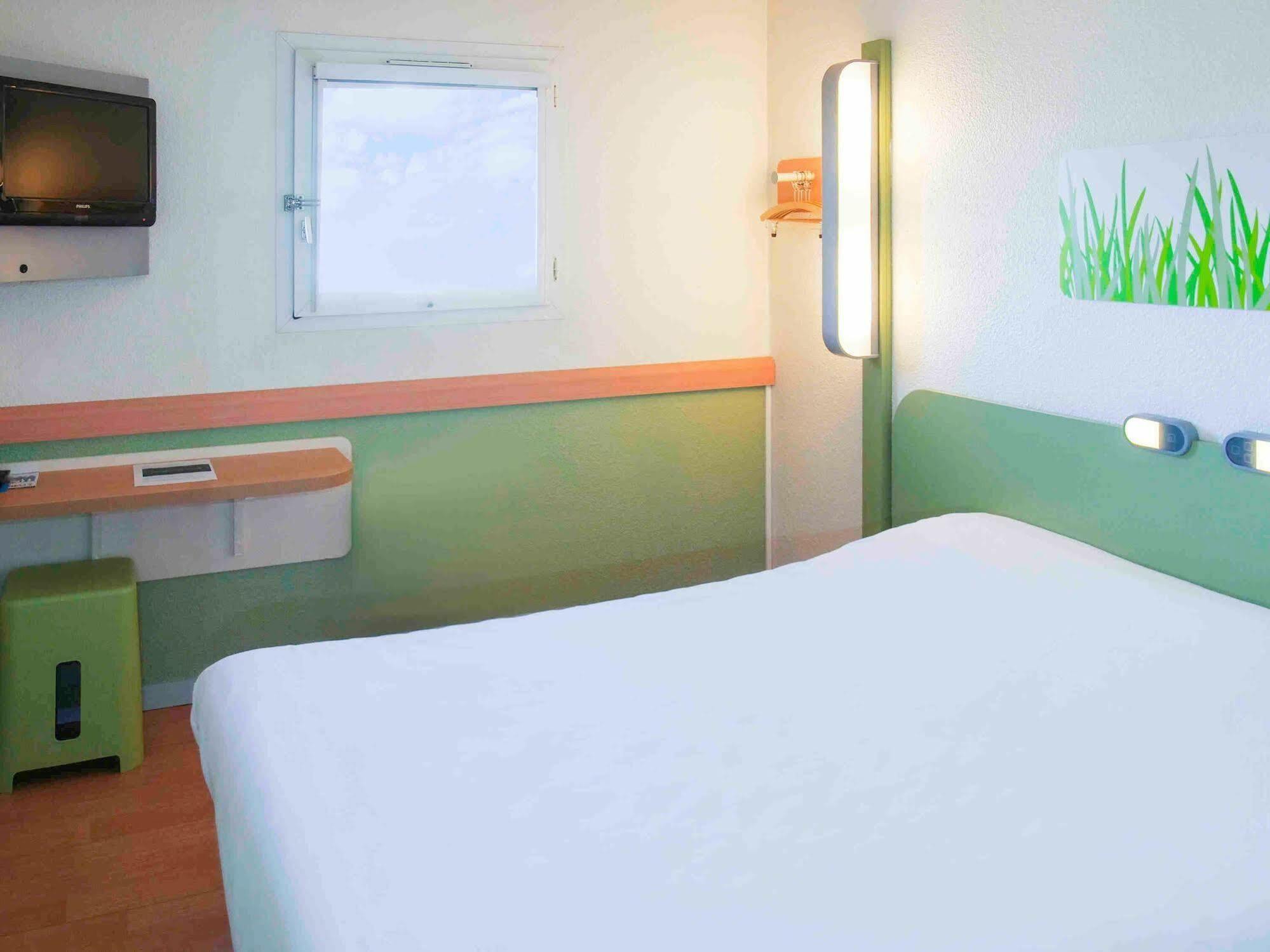 Ibis Budget Fontainebleau Avon Exterior photo