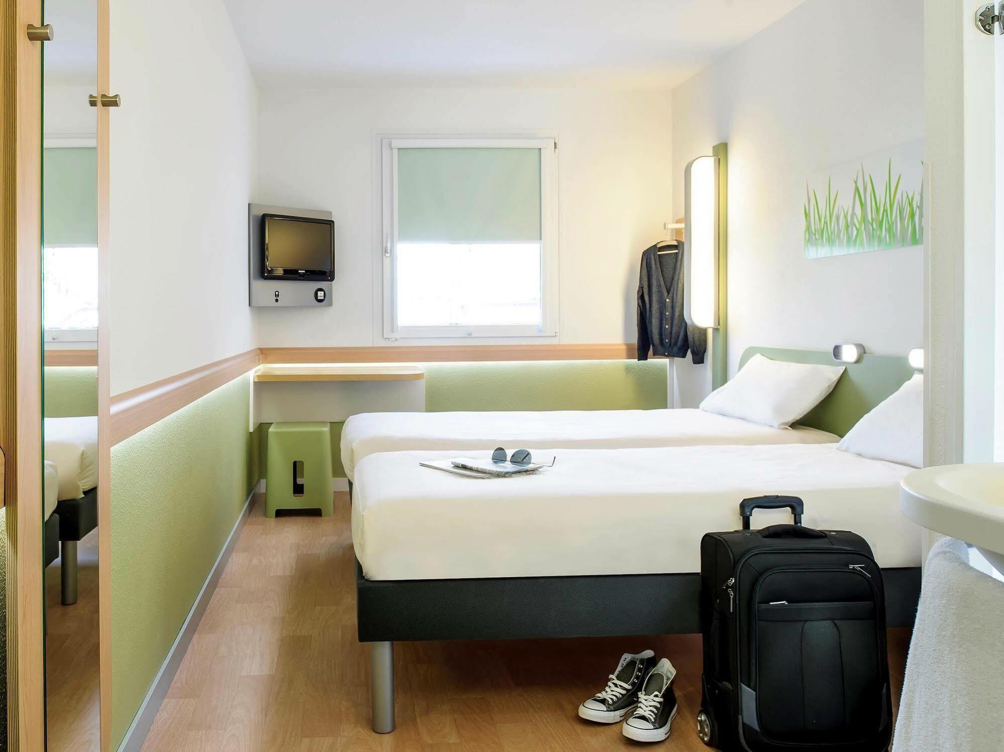 Ibis Budget Fontainebleau Avon Exterior photo
