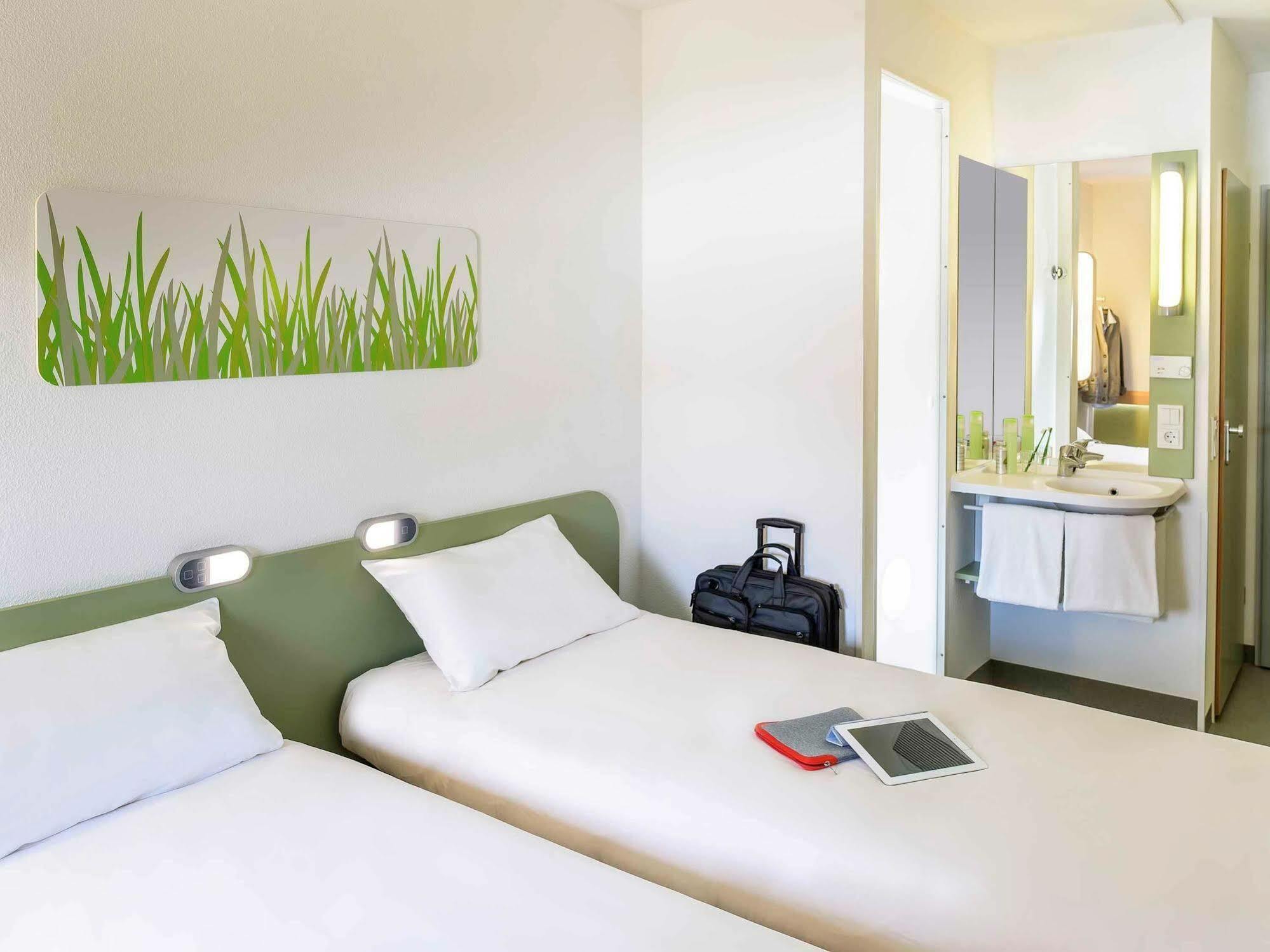 Ibis Budget Fontainebleau Avon Exterior photo